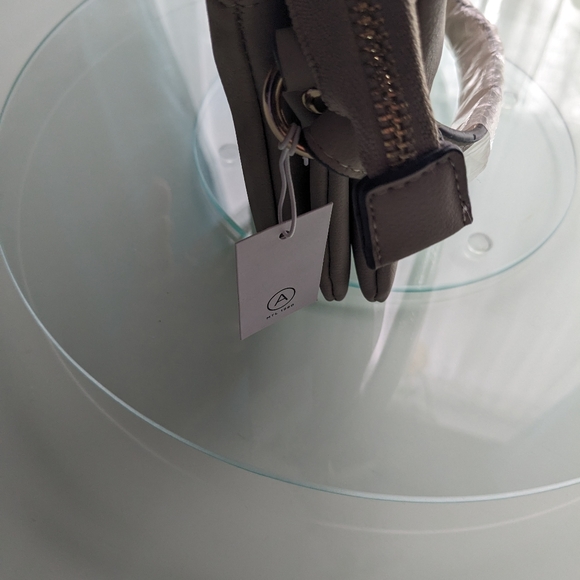 NWT Cafe au lait, Addition Elle, cross body purse - Picture 9 of 9